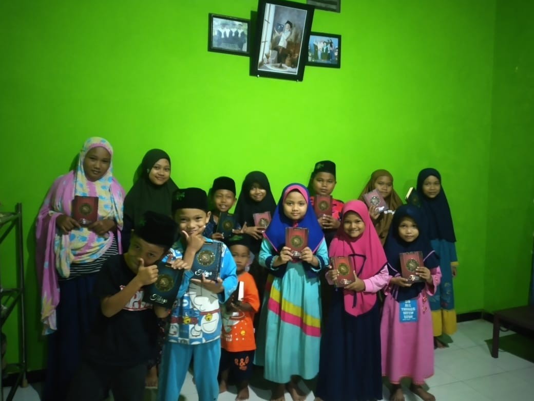 Distribusi Mushaf Ke YAI Cabang Semarang