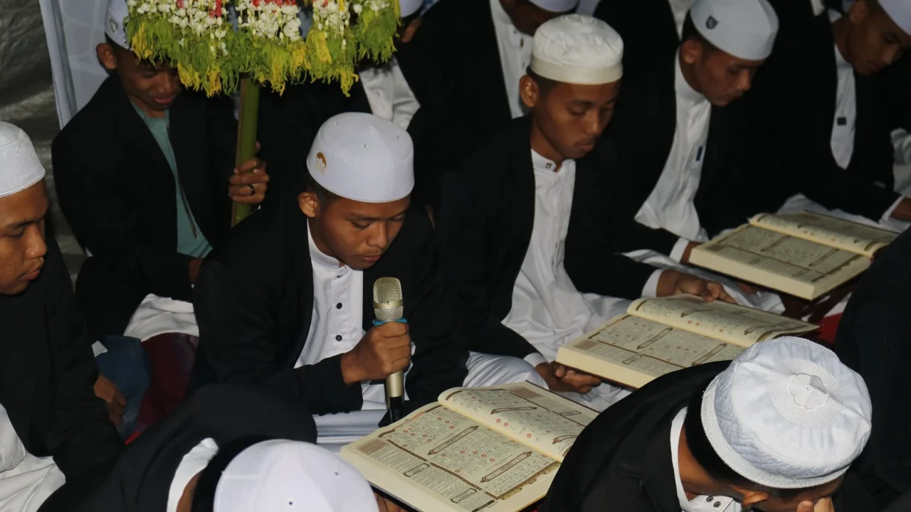 quran book people praying